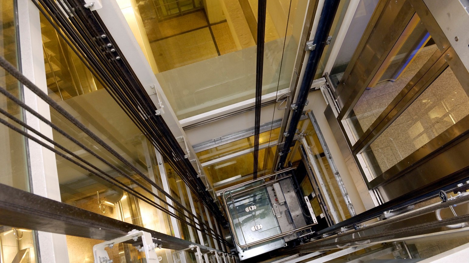 آسانسور | آریانانوین